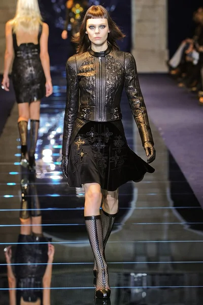 Look 11